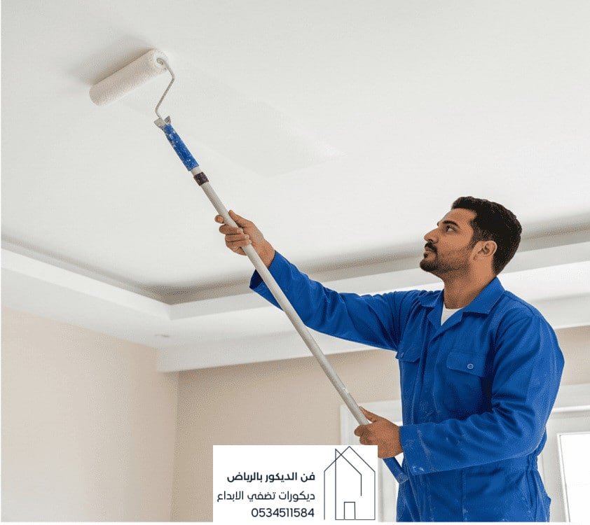 معلم دهانات يدهن غرفة نوم فاخرة